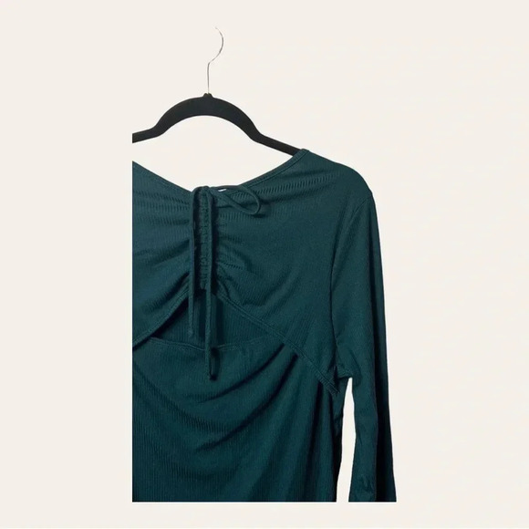 1286. WHITE BIRCH LONG SLEEVE TOP KEYHOLE AND TIE IN BACK SIZE XLARGE - Picture 7 of 9